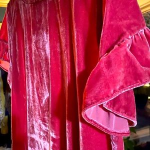 Crushed velvet ruffle sleeve